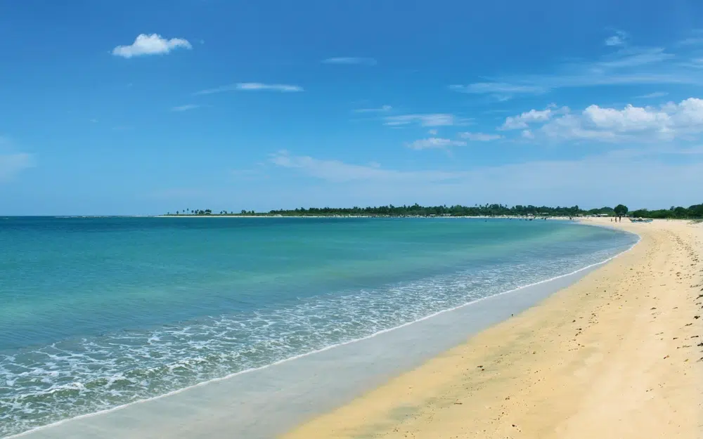 Turquoise bay and beach in Trincomalee