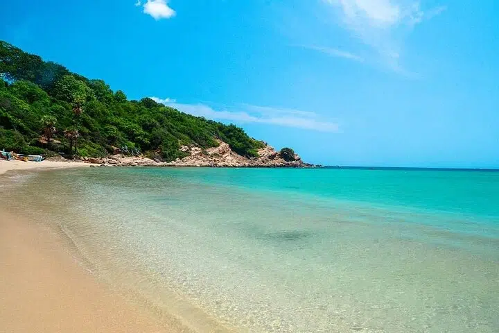 Turquoise water along Nilaveli beach