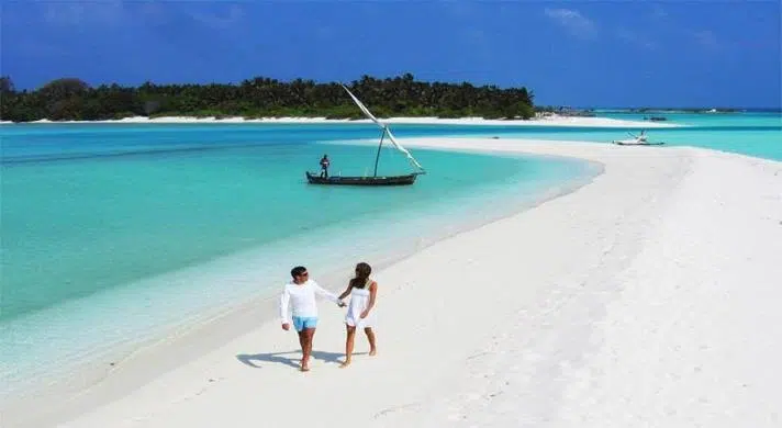 Shallow turquoise water at Pasikuda beach