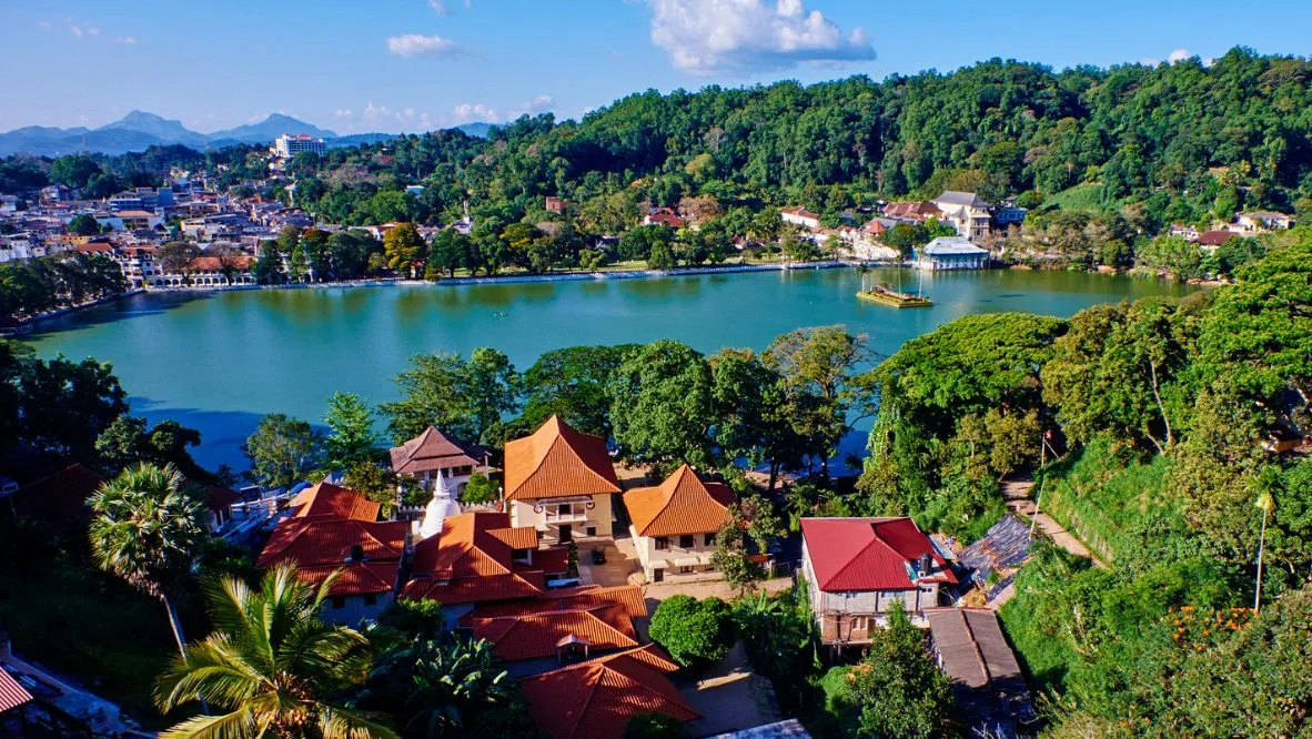 Kandy Lake and family sightseeing
