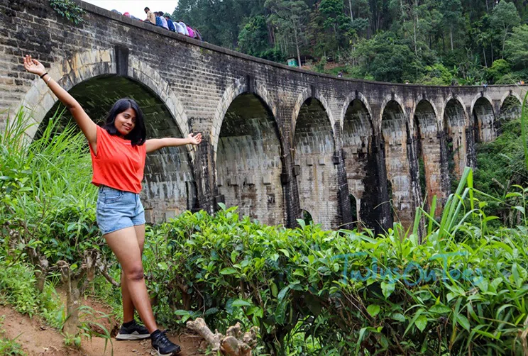 Family travelling on Sri Lanka’s hill-country train