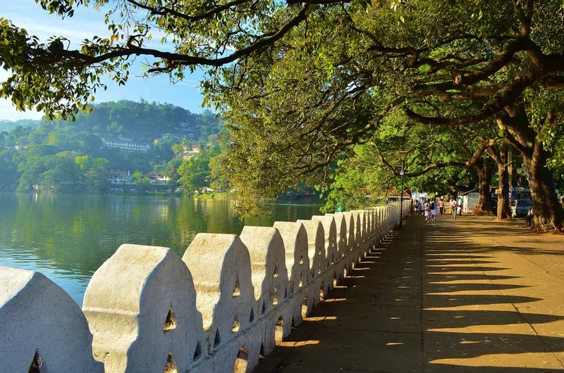 Kandy Lake and family sightseeing