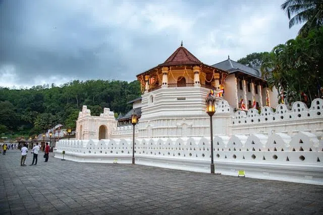 Kandy Lake and the Temple of the Tooth area