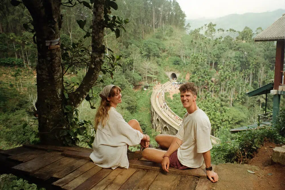 Couple at a viewpoint overlooking Nine Arch Bridge in Ella