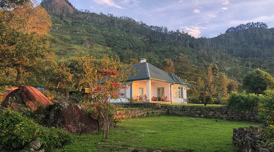 Luxury tea bungalow in Sri Lanka highlands