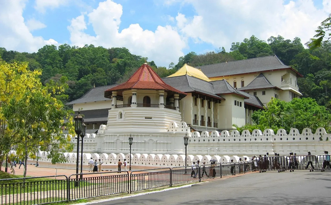 Kandy Lake and the Temple of the Tooth area